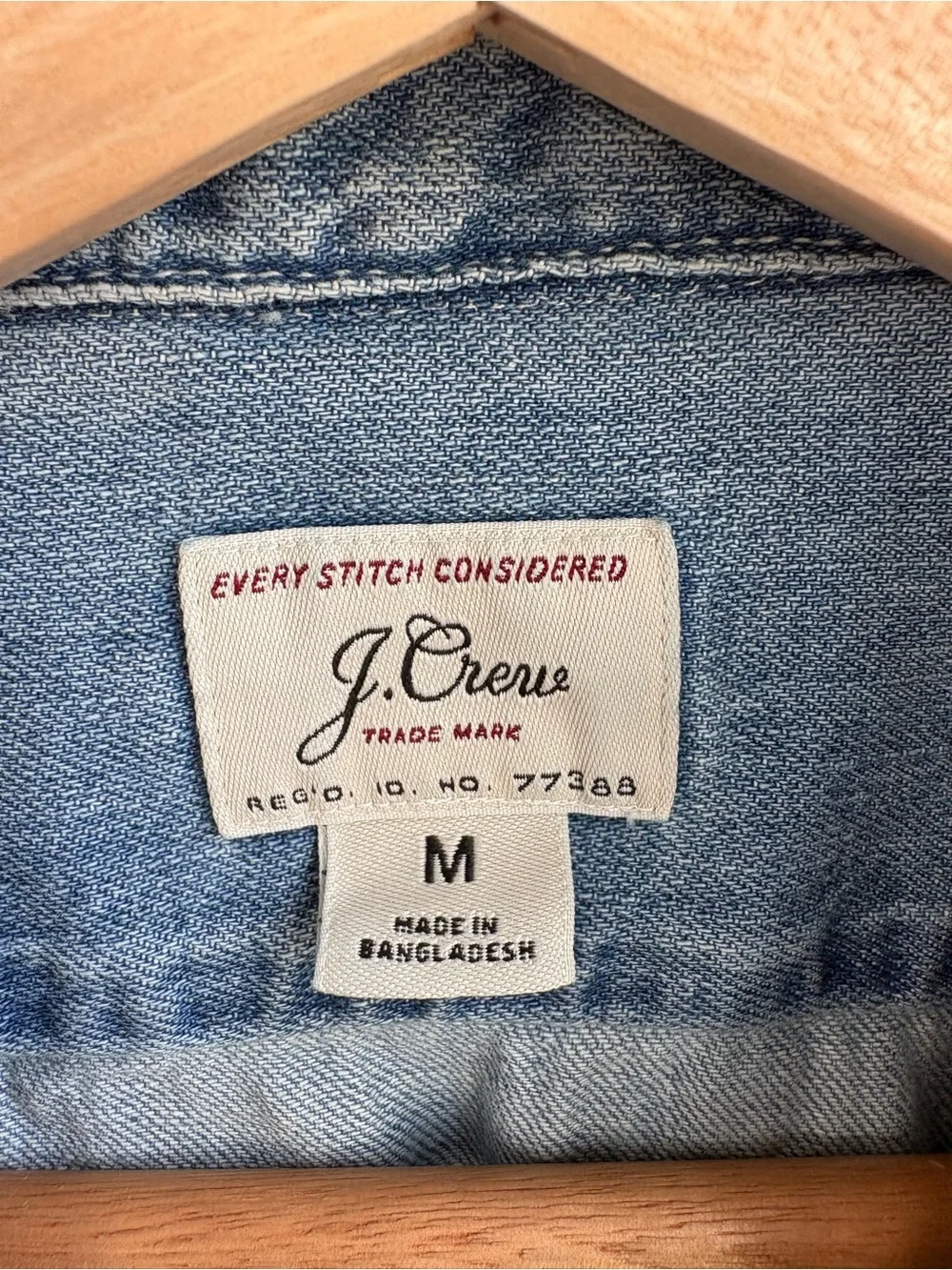 Crew Men’s Medium Chambray Denim Button Front Shirt Casual Classic Western - Picture 4 of 12
